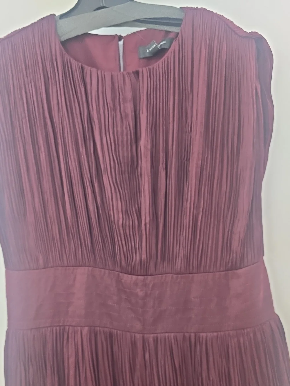 Banana Republic Elegant Sleeveless Pleated Midi Dress in Deep Plum